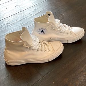 Converse Chuck Taylor II high tops size 8.5